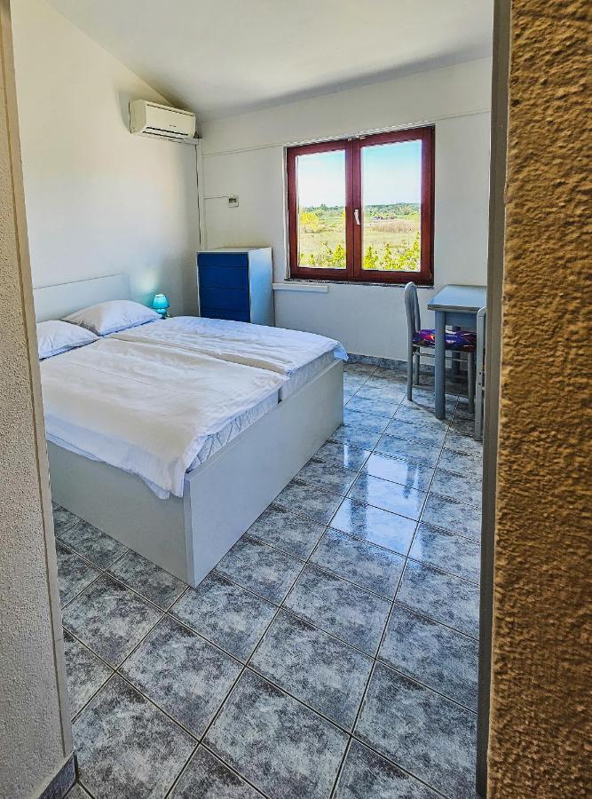 Aenona Sea View Apartments Нин Экстерьер фото
