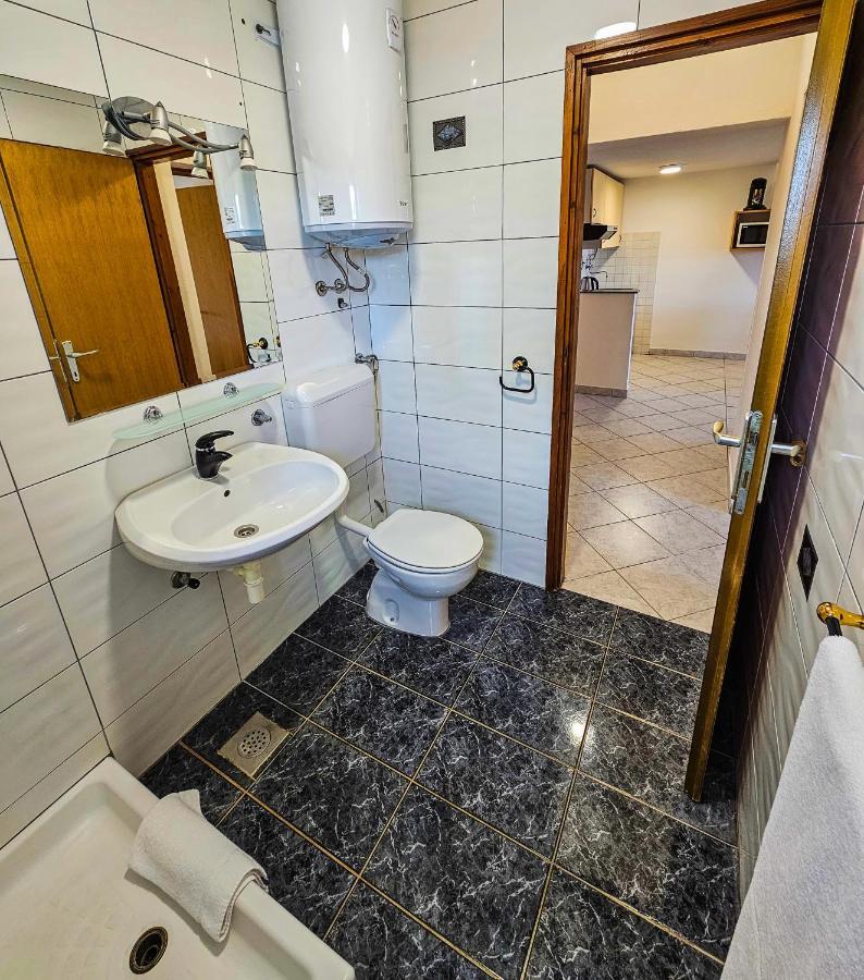 Aenona Sea View Apartments Нин Экстерьер фото