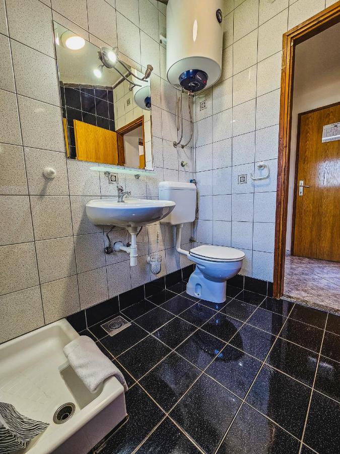Aenona Sea View Apartments Нин Экстерьер фото